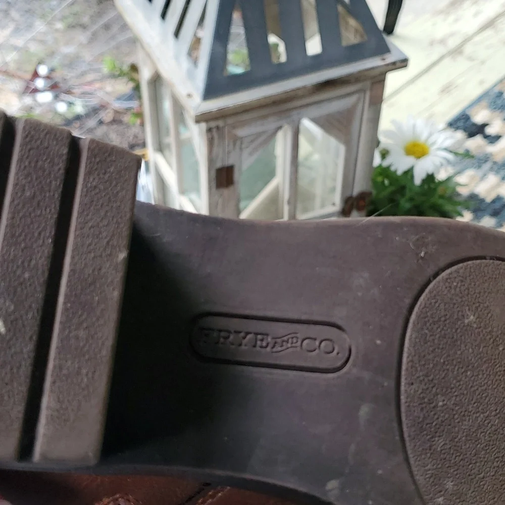 Frye‎ and Co booties